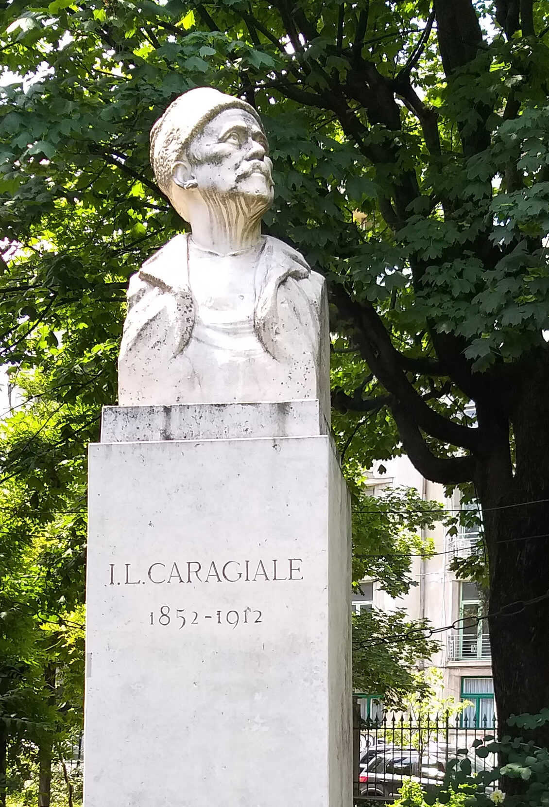 bust Ion Luca Caragiale